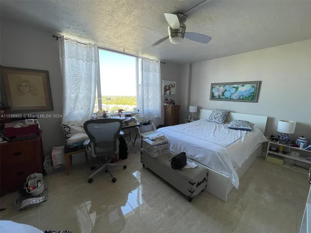 4001 Hillcrest Dr # 914, Hollywood FL 33021