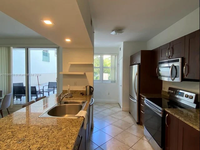 20000 E Country Club Dr # 202, Aventura FL 33180