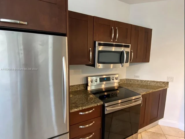 20000 E Country Club Dr # 202, Aventura FL 33180