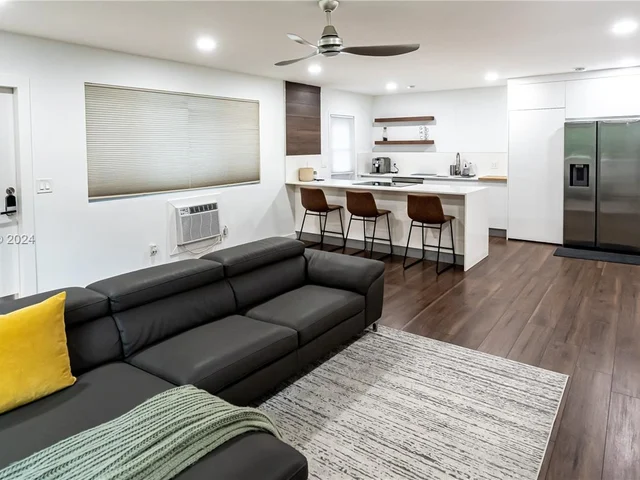 2100 NE 39th St # 408, Fort Lauderdale FL 33308