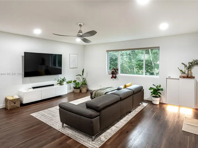 2100 NE 39th St # 408, Fort Lauderdale FL 33308