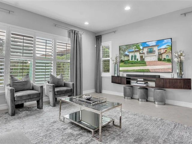 1118 SW 113th Way, Pembroke Pines FL 33025