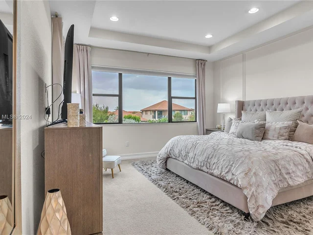 1118 SW 113th Way, Pembroke Pines FL 33025