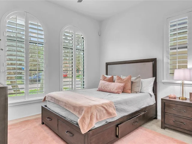 1118 SW 113th Way, Pembroke Pines FL 33025