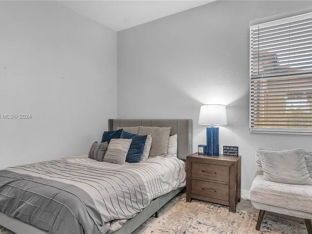 1118 SW 113th Way, Pembroke Pines FL 33025