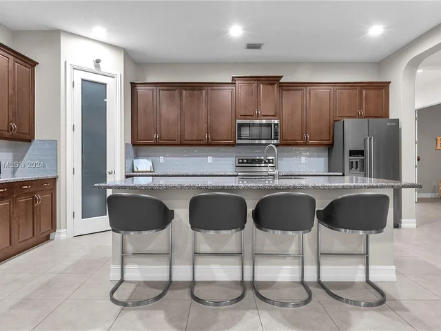 1118 SW 113th Way, Pembroke Pines FL 33025