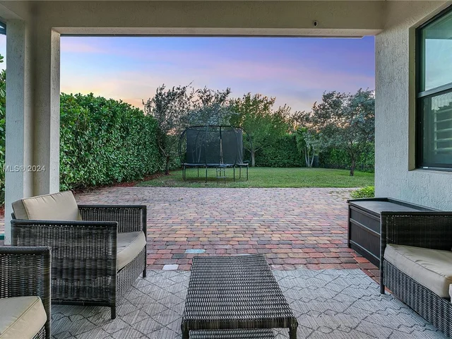 1118 SW 113th Way, Pembroke Pines FL 33025