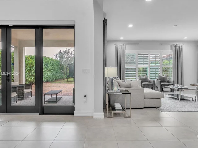 1118 SW 113th Way, Pembroke Pines FL 33025