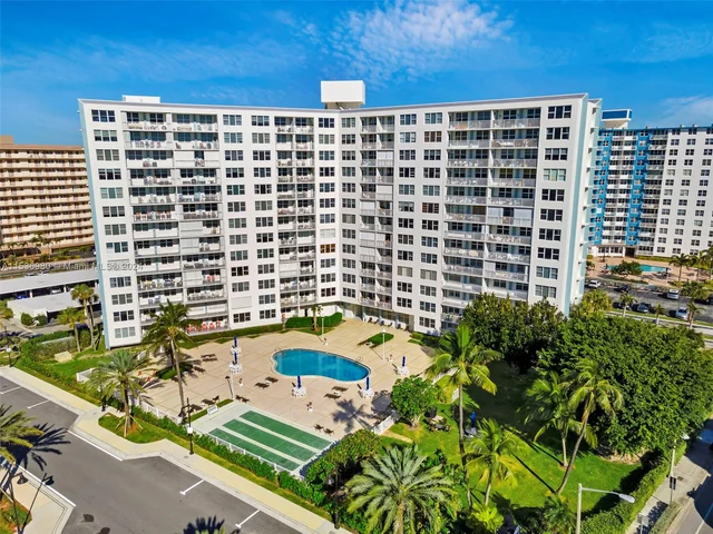 201 N Ocean Blvd # 107, Pompano Beach FL 33062