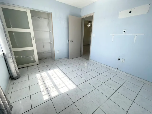 2605 W 74th St, Hialeah FL 33016