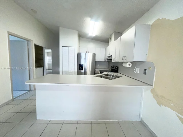 2605 W 74th St, Hialeah FL 33016