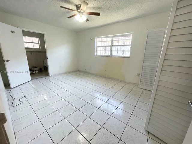 2605 W 74th St, Hialeah FL 33016