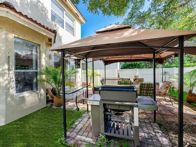 1177 NE 37th Pl, Homestead FL 33033