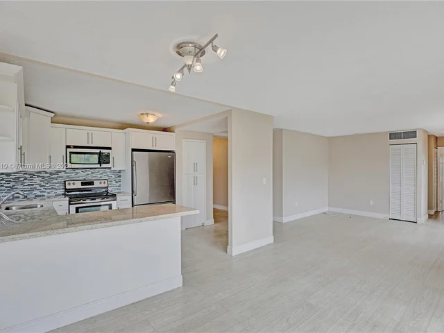 1200 14th St # 3A, Miami Beach FL 33139