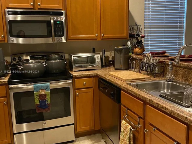 3222 SE 7th St, Homestead FL 33033