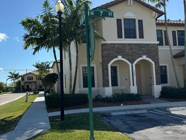 3222 SE 7th St, Homestead FL 33033