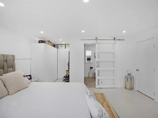 920 NE 159th St, North Miami Beach FL 33162