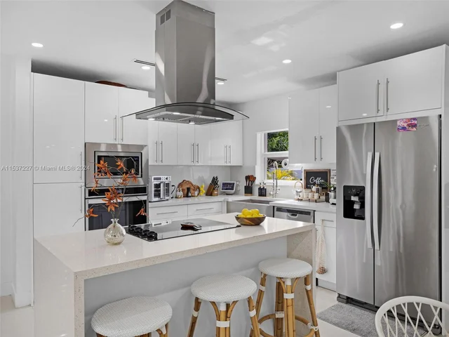 920 NE 159th St, North Miami Beach FL 33162