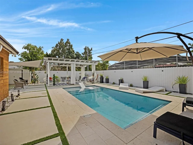 920 NE 159th St, North Miami Beach FL 33162