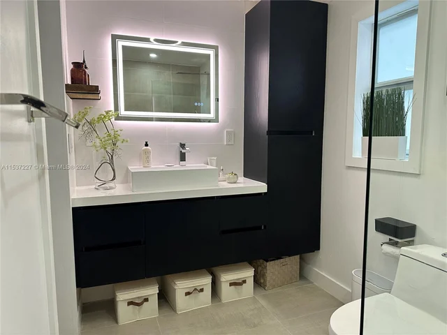 920 NE 159th St, North Miami Beach FL 33162