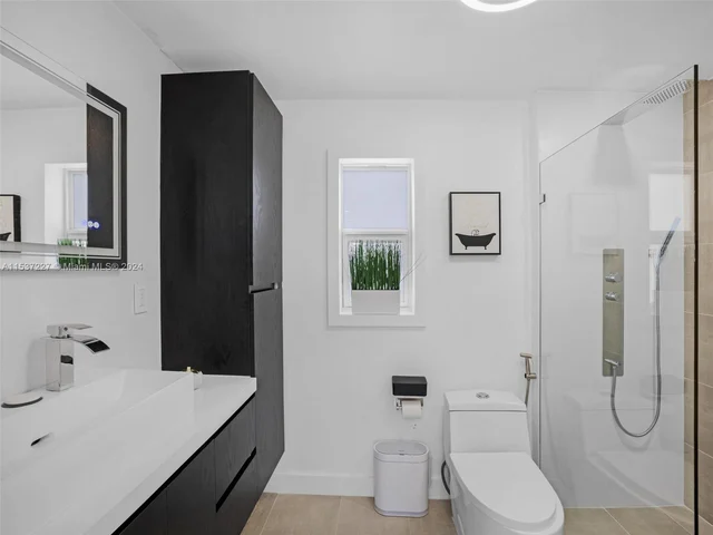 920 NE 159th St, North Miami Beach FL 33162