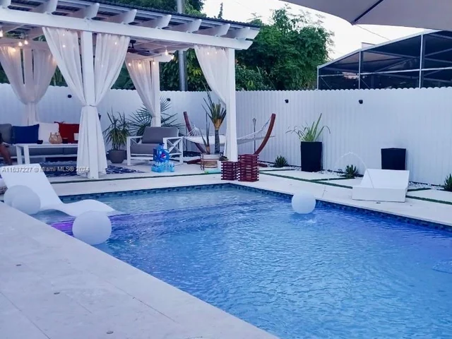 920 NE 159th St, North Miami Beach FL 33162