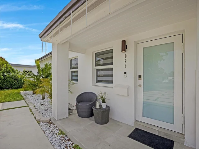 920 NE 159th St, North Miami Beach FL 33162