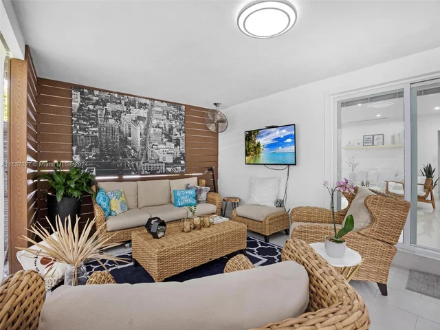 920 NE 159th St, North Miami Beach FL 33162