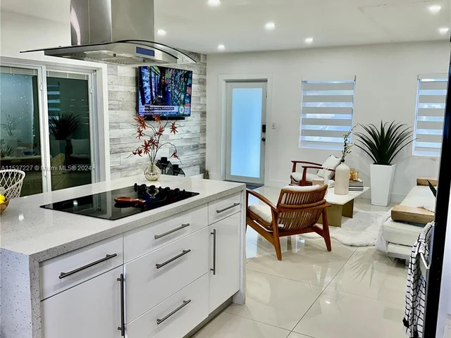 920 NE 159th St, North Miami Beach FL 33162