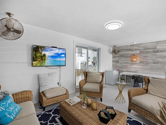 920 NE 159th St, North Miami Beach FL 33162