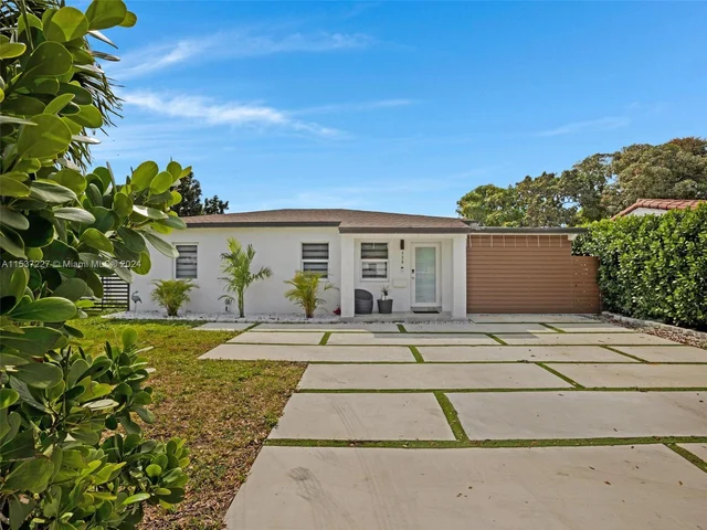 920 NE 159th St, North Miami Beach FL 33162