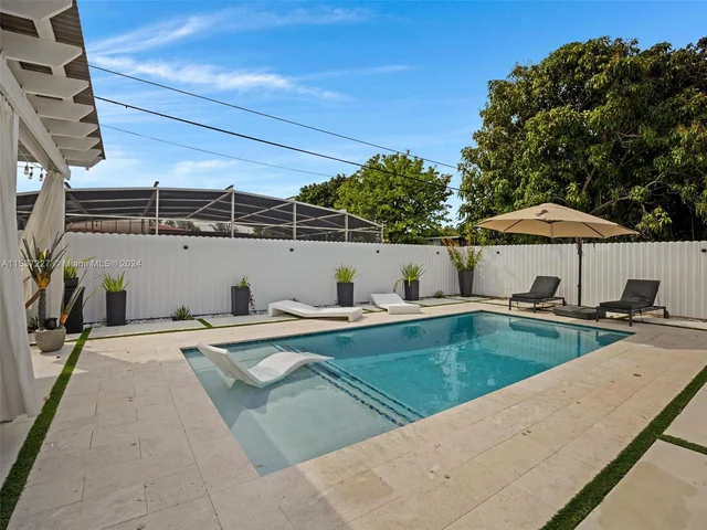 920 NE 159th St, North Miami Beach FL 33162