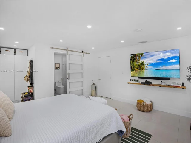 920 NE 159th St, North Miami Beach FL 33162