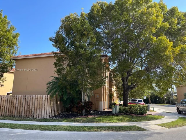 13557 NW 7th Pl, Pembroke Pines FL 33028