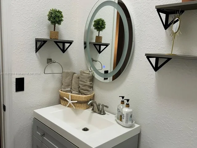 13557 NW 7th Pl, Pembroke Pines FL 33028