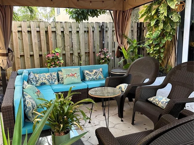 13557 NW 7th Pl, Pembroke Pines FL 33028