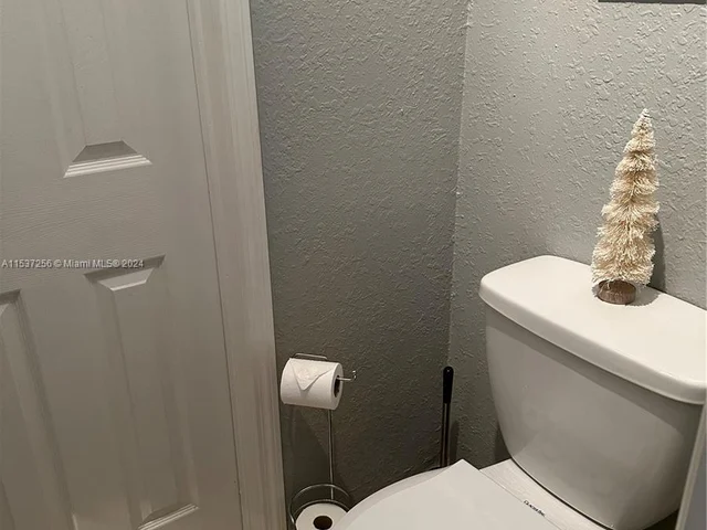 13557 NW 7th Pl, Pembroke Pines FL 33028