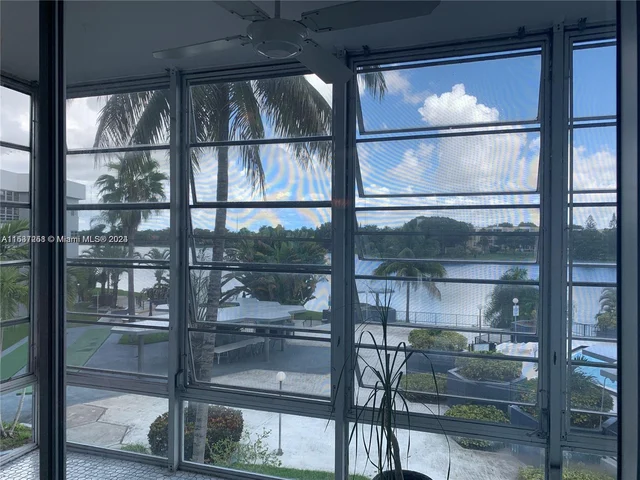 877 NE 195th St # 318, Miami FL 33179