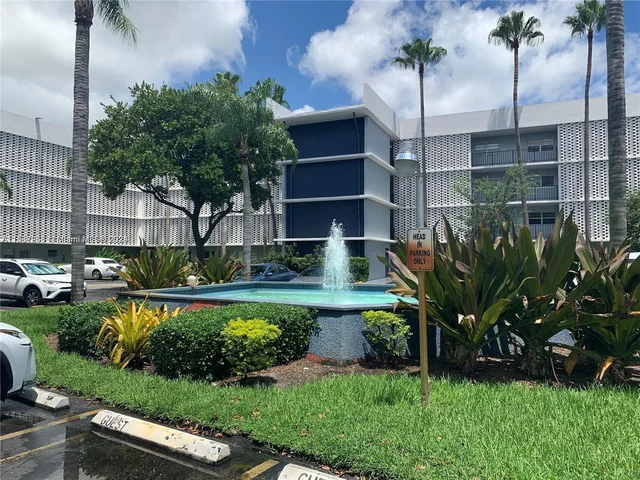 877 NE 195th St # 318, Miami FL 33179