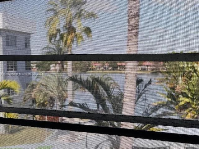 877 NE 195th St # 318, Miami FL 33179