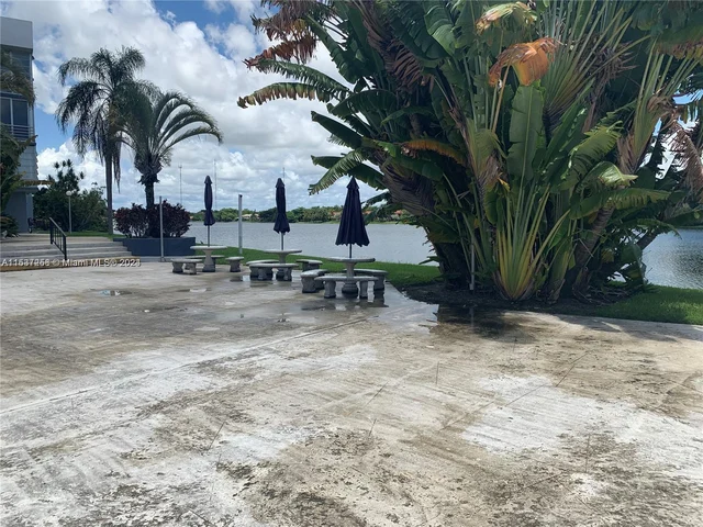 877 NE 195th St # 318, Miami FL 33179