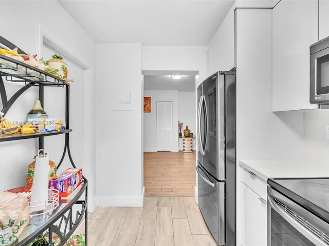 942 NE 199th St # 1D, Miami FL 33179