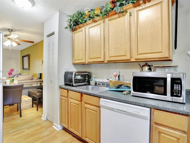 1353 NW 94th Way # 1353, Coral Springs FL 33071