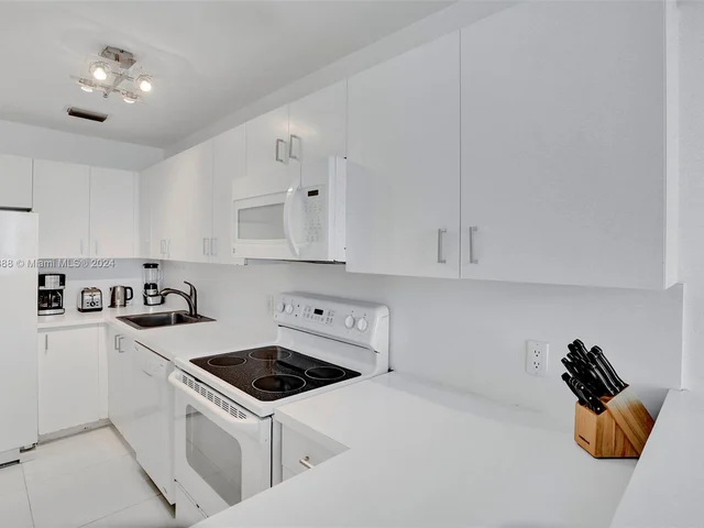 5445 Collins Ave # 14, Miami Beach FL 33140