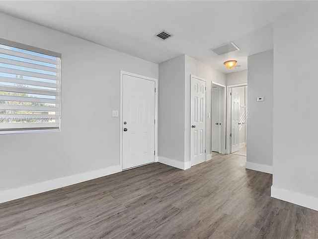 190 NE 173rd St, North Miami Beach FL 33162