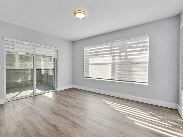 190 NE 173rd St, North Miami Beach FL 33162