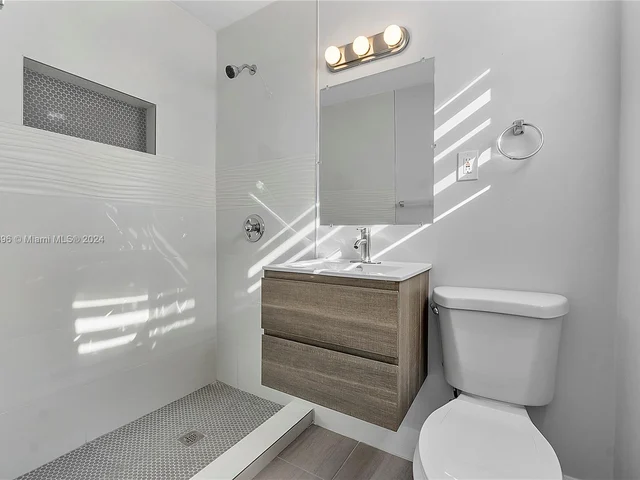 190 NE 173rd St, North Miami Beach FL 33162