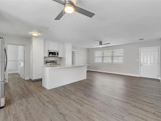 190 NE 173rd St, North Miami Beach FL 33162