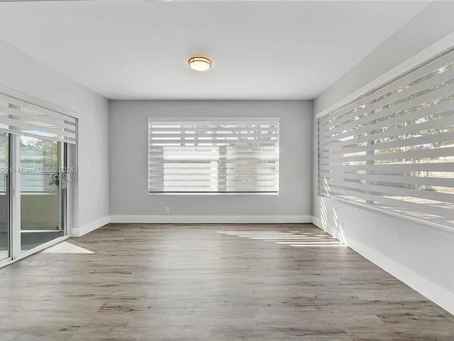 190 NE 173rd St, North Miami Beach FL 33162