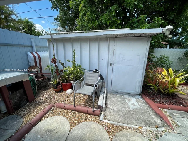 15 NW 197th St, Miami Gardens FL 33169